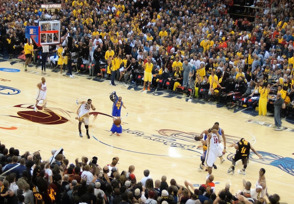 2013NBA季后赛骑士对步行者巅峰对决回顾：詹姆斯与乔治对决，战术与激情碰撞(图1)